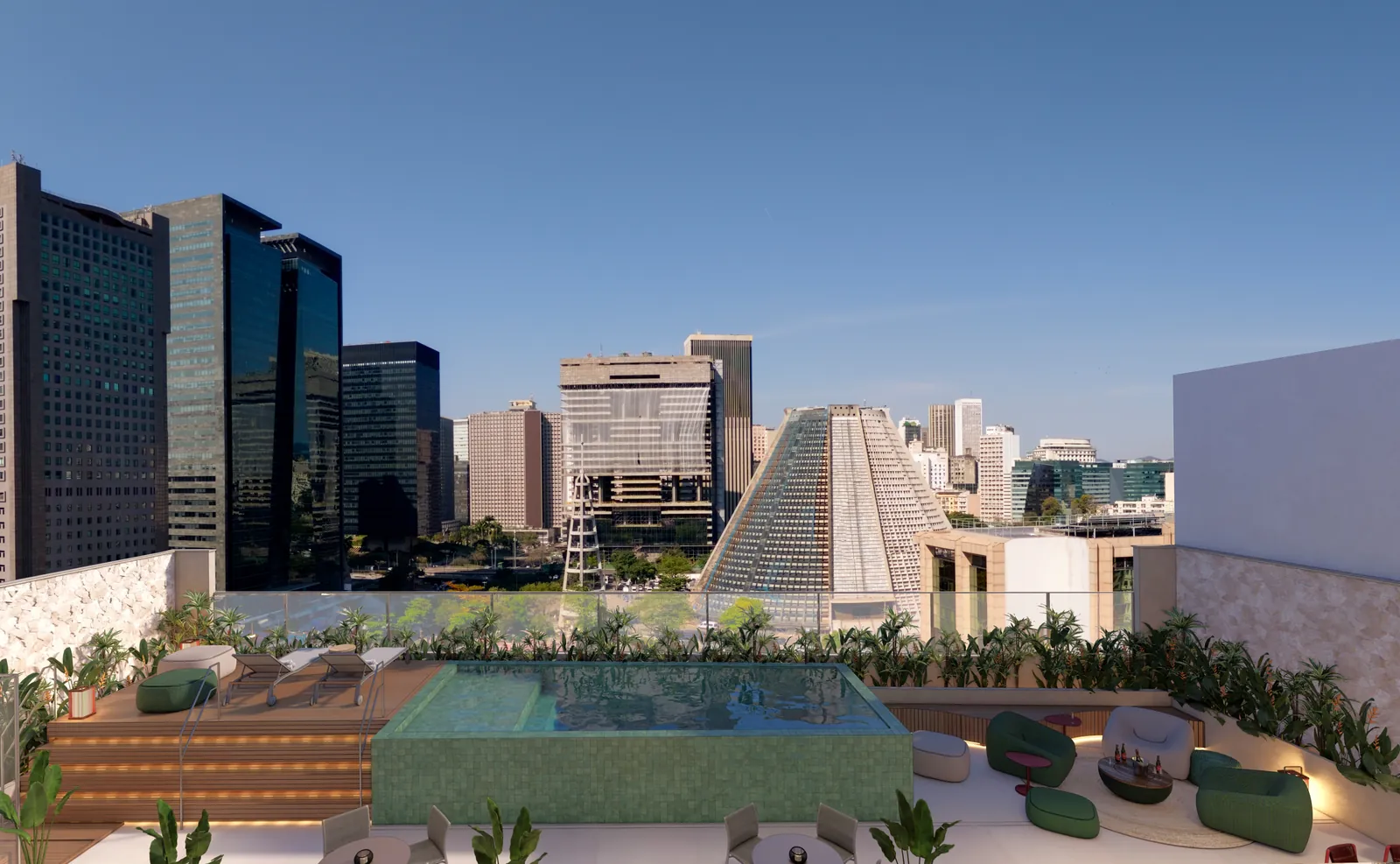 A piscina do rooftop do Carioca Lapa, com a Catedral e os prédios do Centro ao fundo