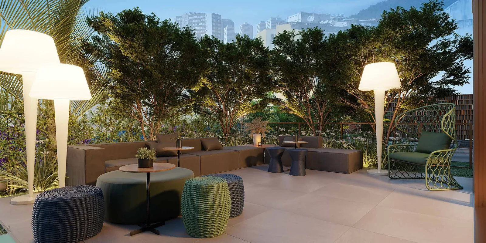 O lounge externo do Easy, com pufes e luminárias