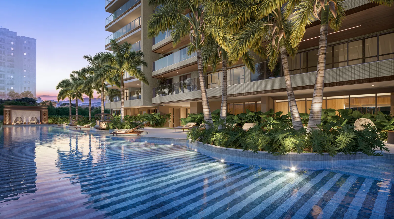 A piscina principal entre palmeiras, com os edifícios do Gran Thai ao fundo