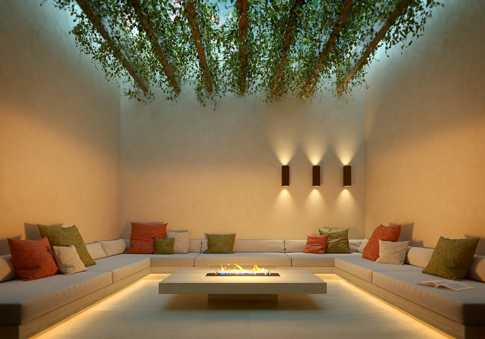 Espaço zen com sofá em U, almofadas coloridas e lareira de mesa ao centro