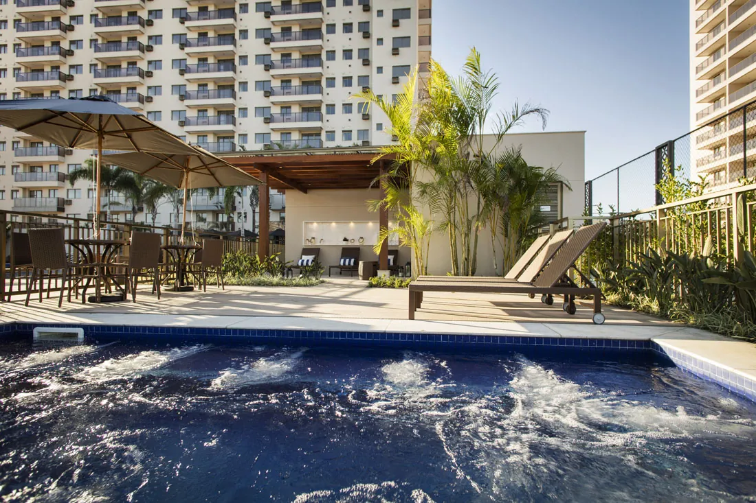 O spa do Like, com hidromassagem e pergolado