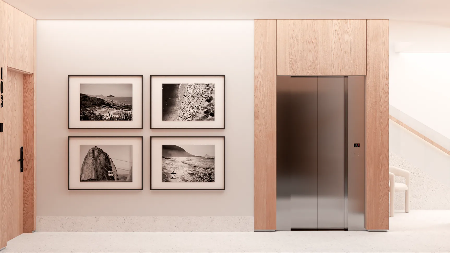 Hall do elevador com fotos em preto e branco do Rio na parede
