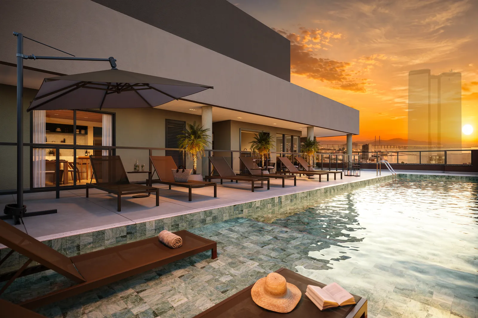 Piscina do rooftop com espreguiçadeiras e o pôr do sol entre os prédios