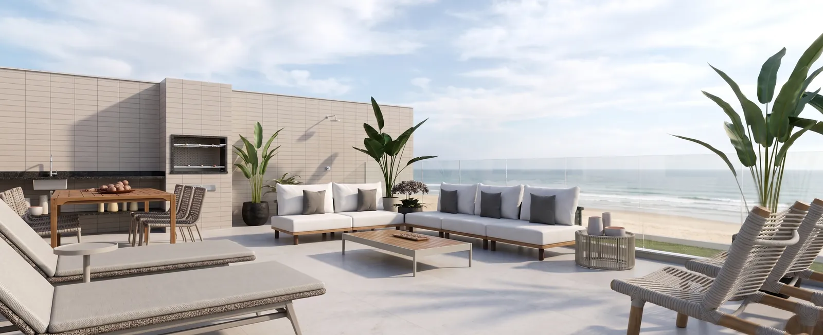 Terraço da cobertura com sofás, mesa e o mar ao fundo