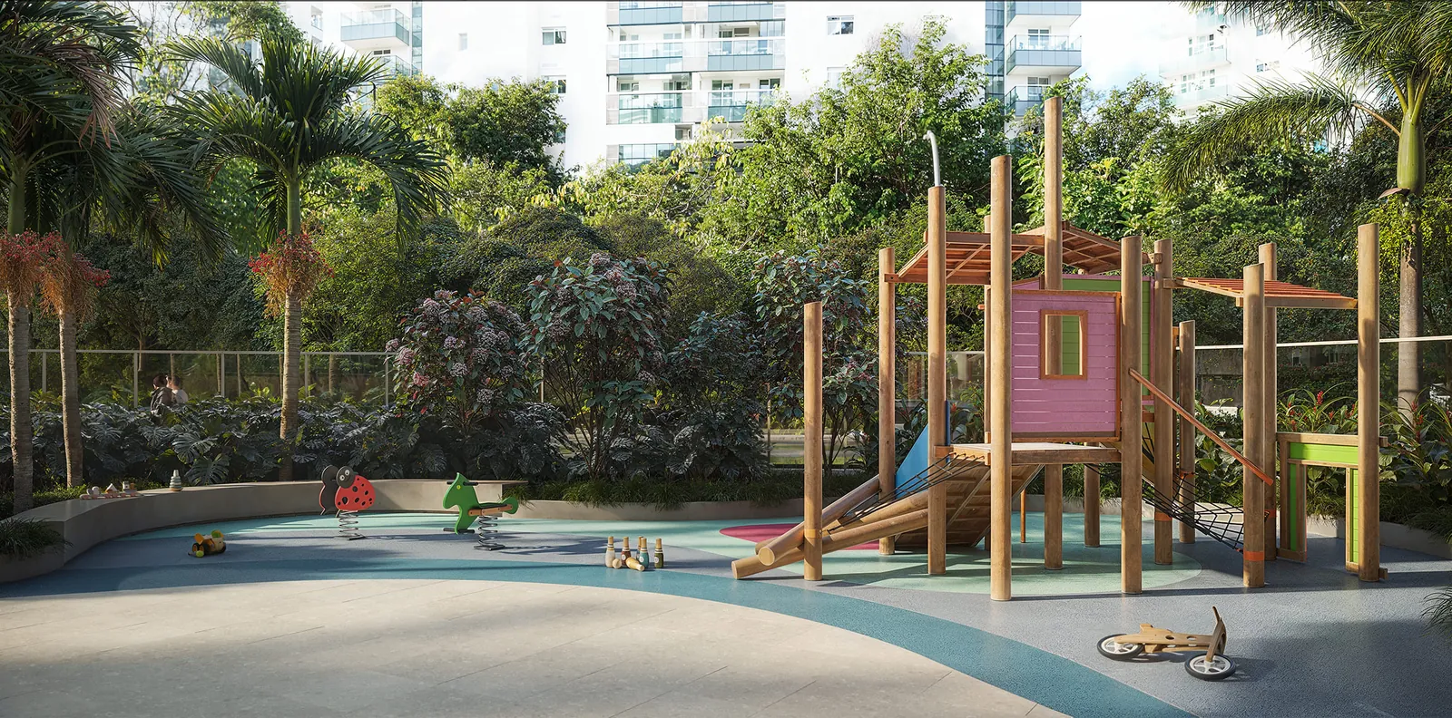 Playground com torre de madeira e escorregador cercado de árvores
