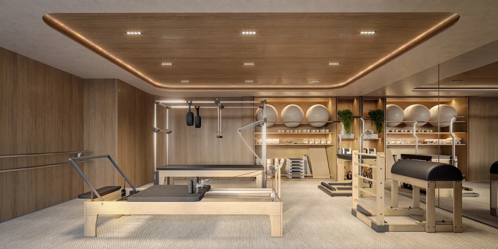 A sala de pilates do We Barra, com aparelhos de madeira