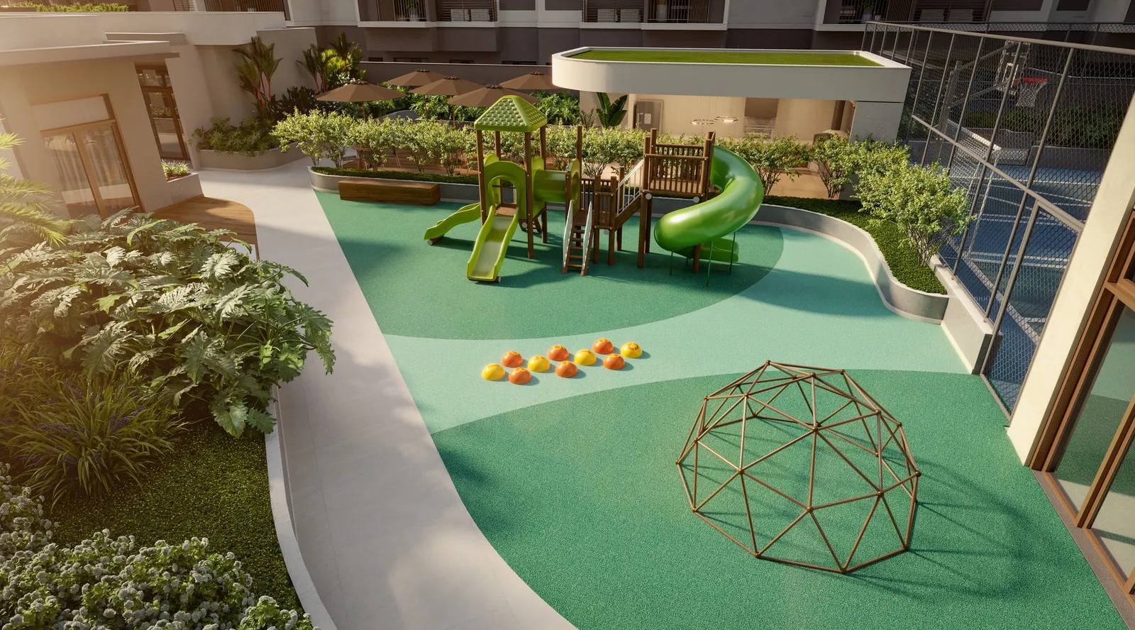 O playground do We Barra, com escorregador e piso verde